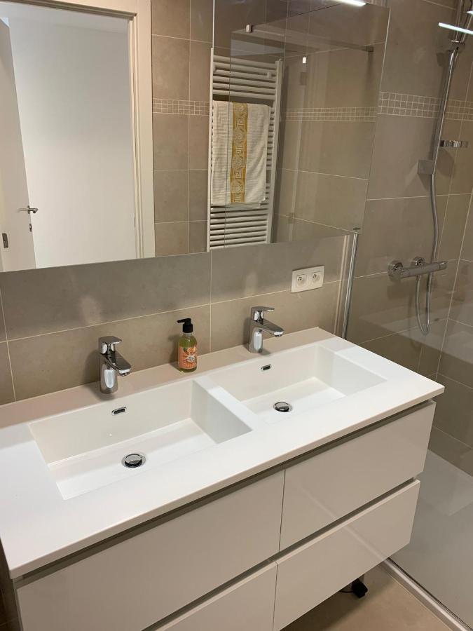 Lichtrijk 2-Slaapkamerappartement Met Zeezicht En Gratis Parking ออสเทนด์ ภายนอก รูปภาพ