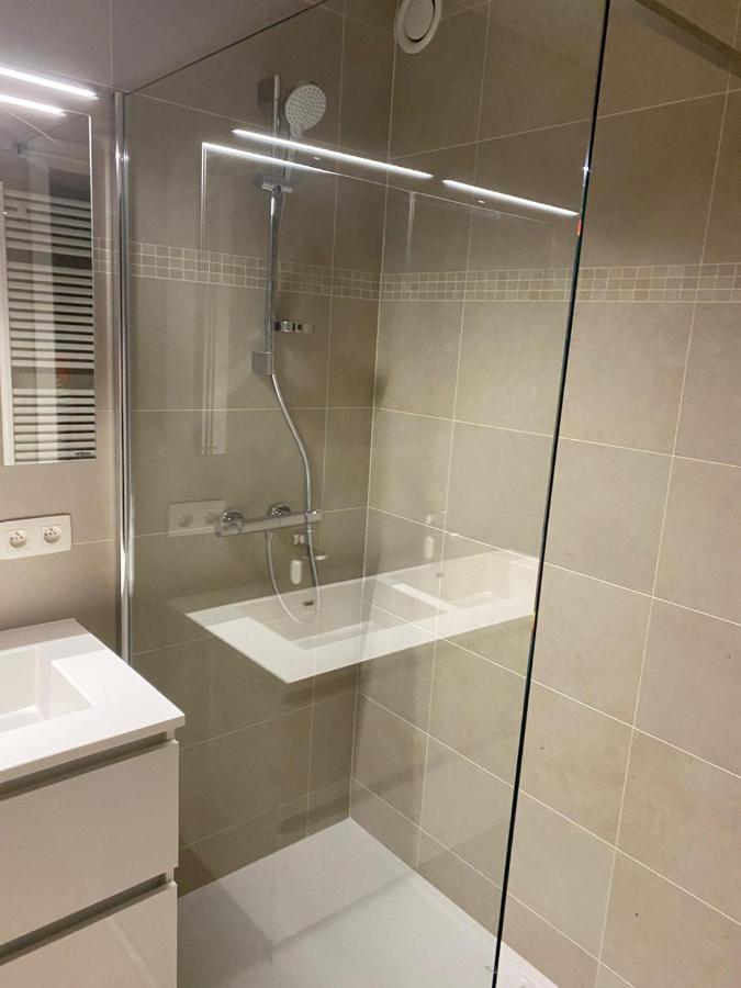 Lichtrijk 2-Slaapkamerappartement Met Zeezicht En Gratis Parking ออสเทนด์ ภายนอก รูปภาพ