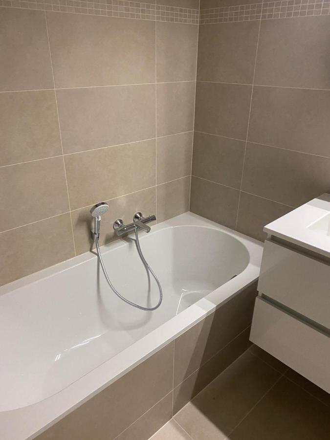 Lichtrijk 2-Slaapkamerappartement Met Zeezicht En Gratis Parking ออสเทนด์ ภายนอก รูปภาพ