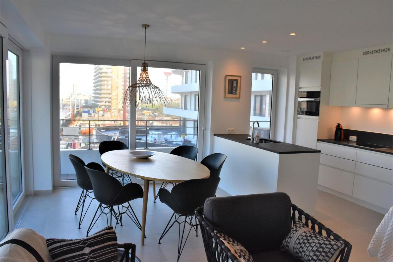 Lichtrijk 2-Slaapkamerappartement Met Zeezicht En Gratis Parking ออสเทนด์ ภายนอก รูปภาพ