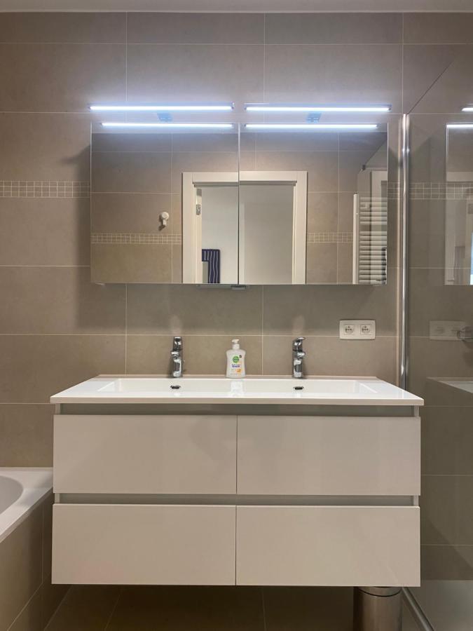 Lichtrijk 2-Slaapkamerappartement Met Zeezicht En Gratis Parking ออสเทนด์ ภายนอก รูปภาพ