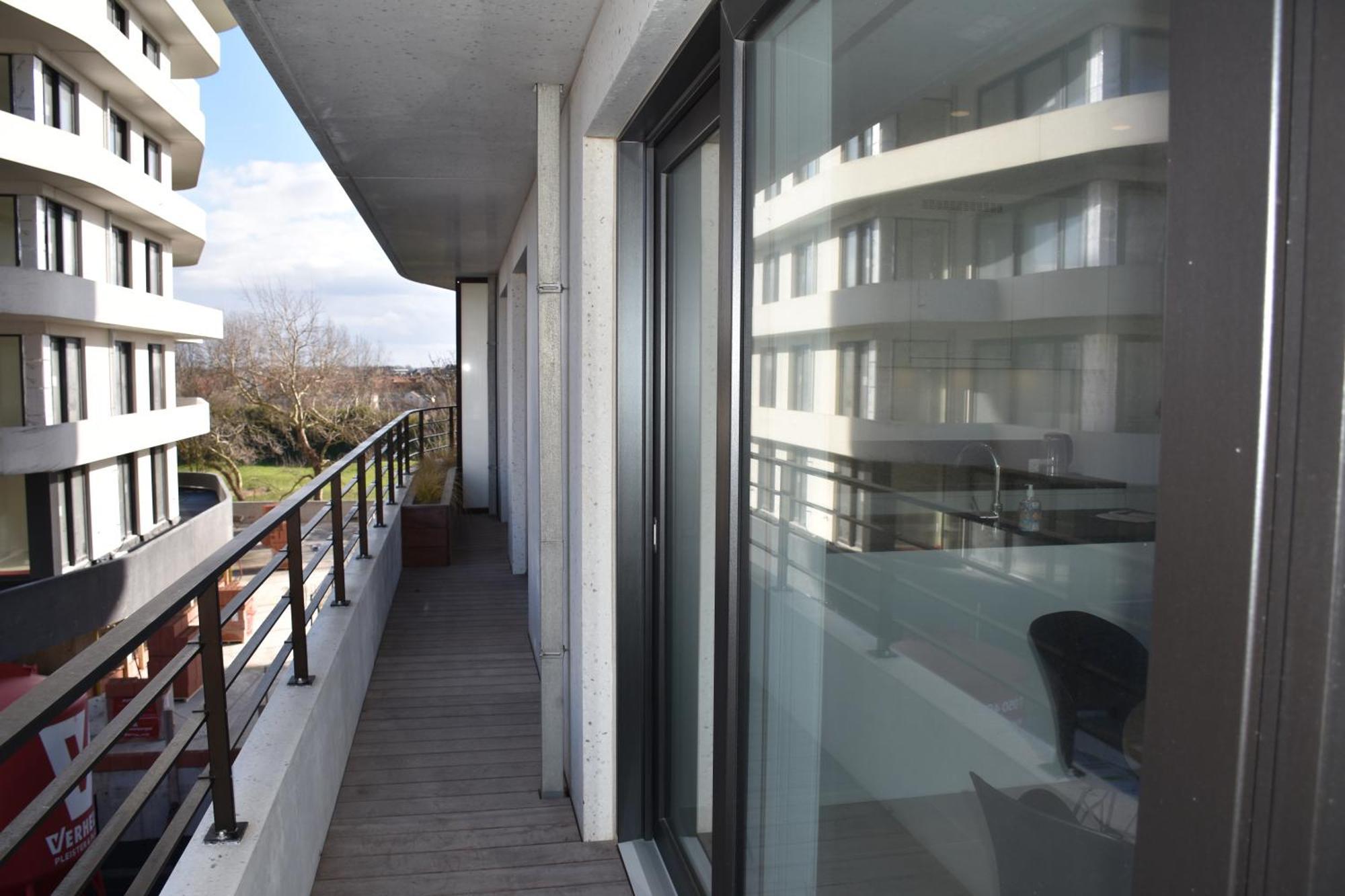 Lichtrijk 2-Slaapkamerappartement Met Zeezicht En Gratis Parking ออสเทนด์ ภายนอก รูปภาพ